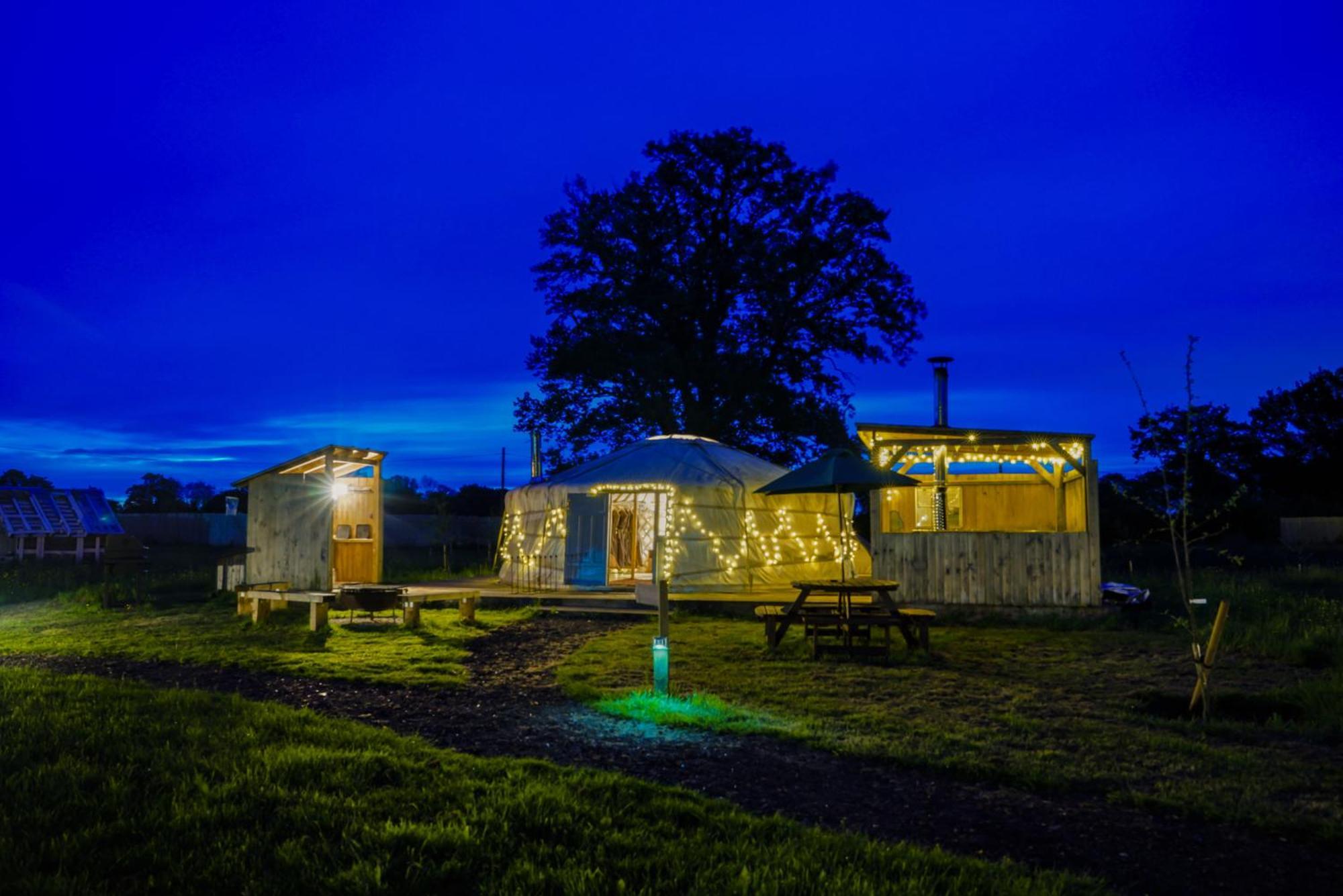 Отель Glamp And Tipple Ltd Great Ellingham Экстерьер фото