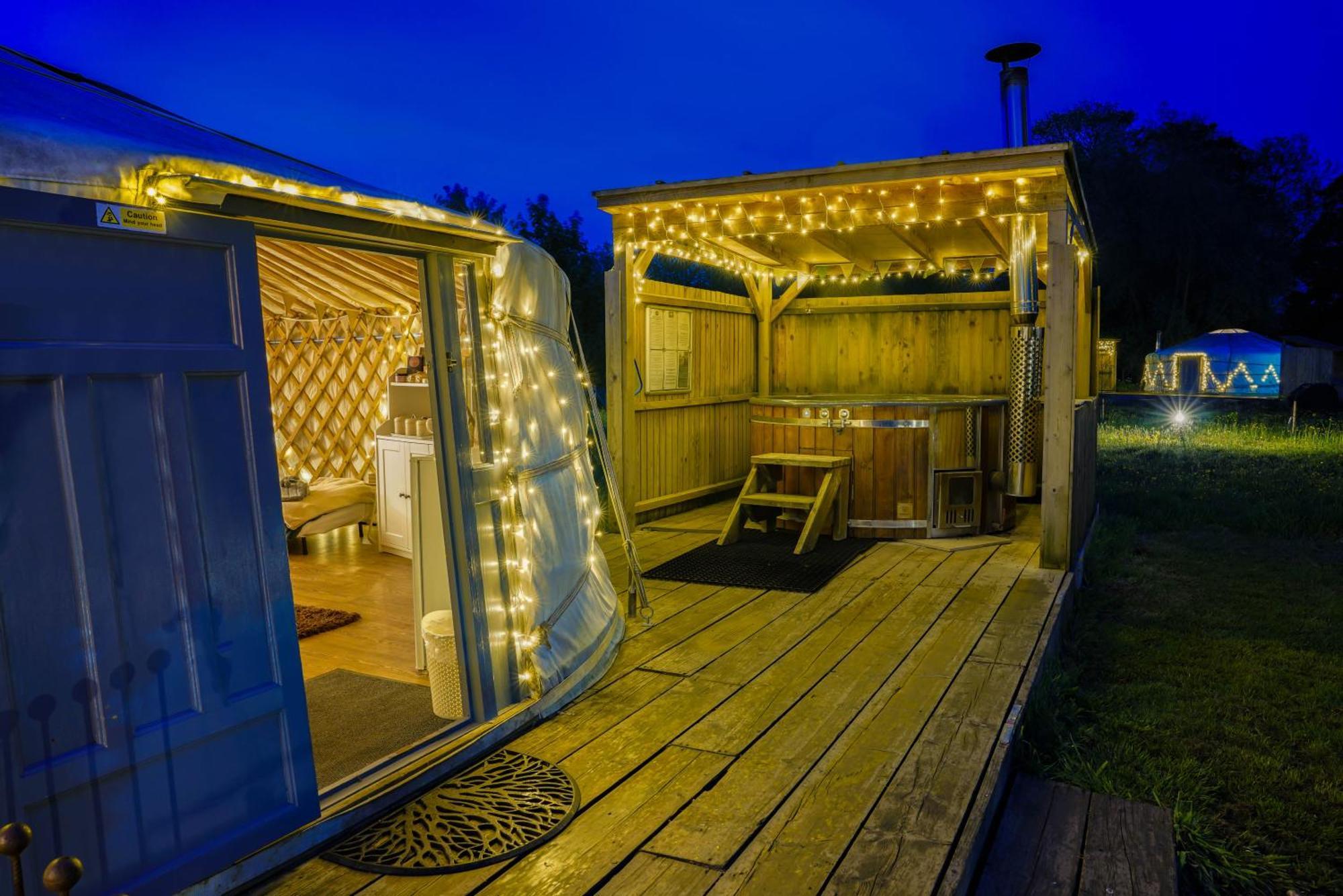 Отель Glamp And Tipple Ltd Great Ellingham Экстерьер фото