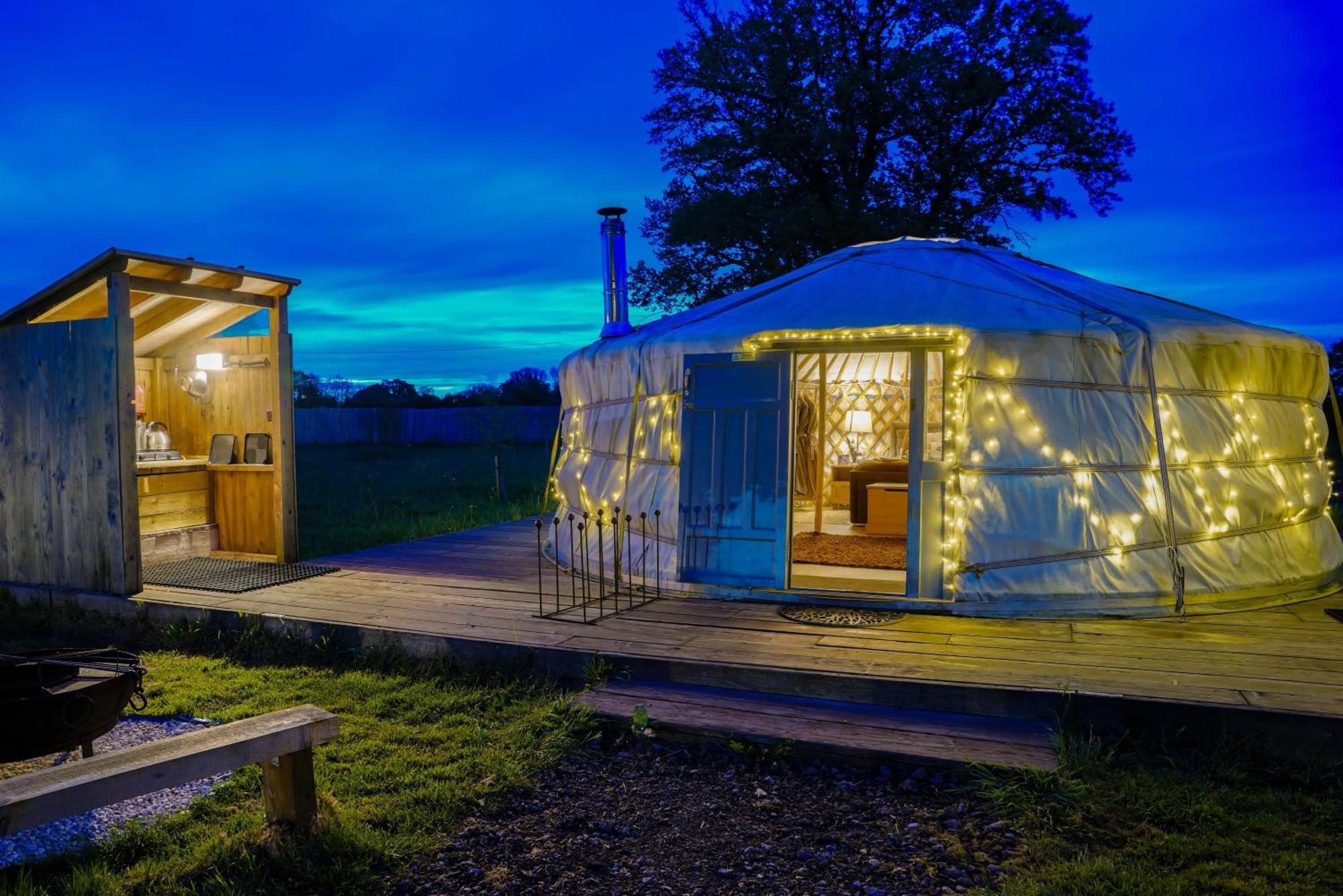 Отель Glamp And Tipple Ltd Great Ellingham Экстерьер фото