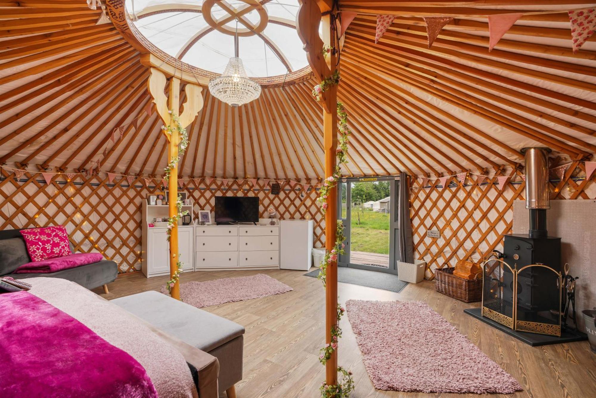 Отель Glamp And Tipple Ltd Great Ellingham Экстерьер фото