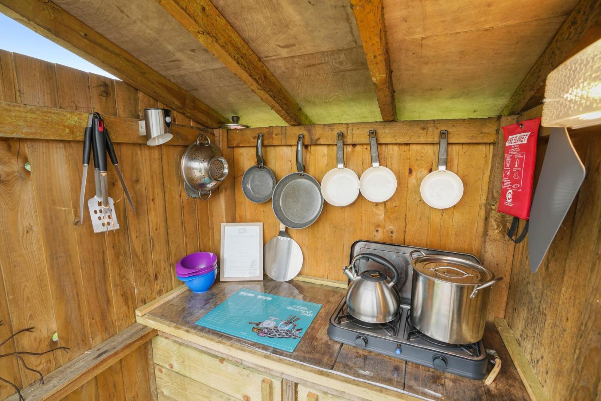 Отель Glamp And Tipple Ltd Great Ellingham Экстерьер фото