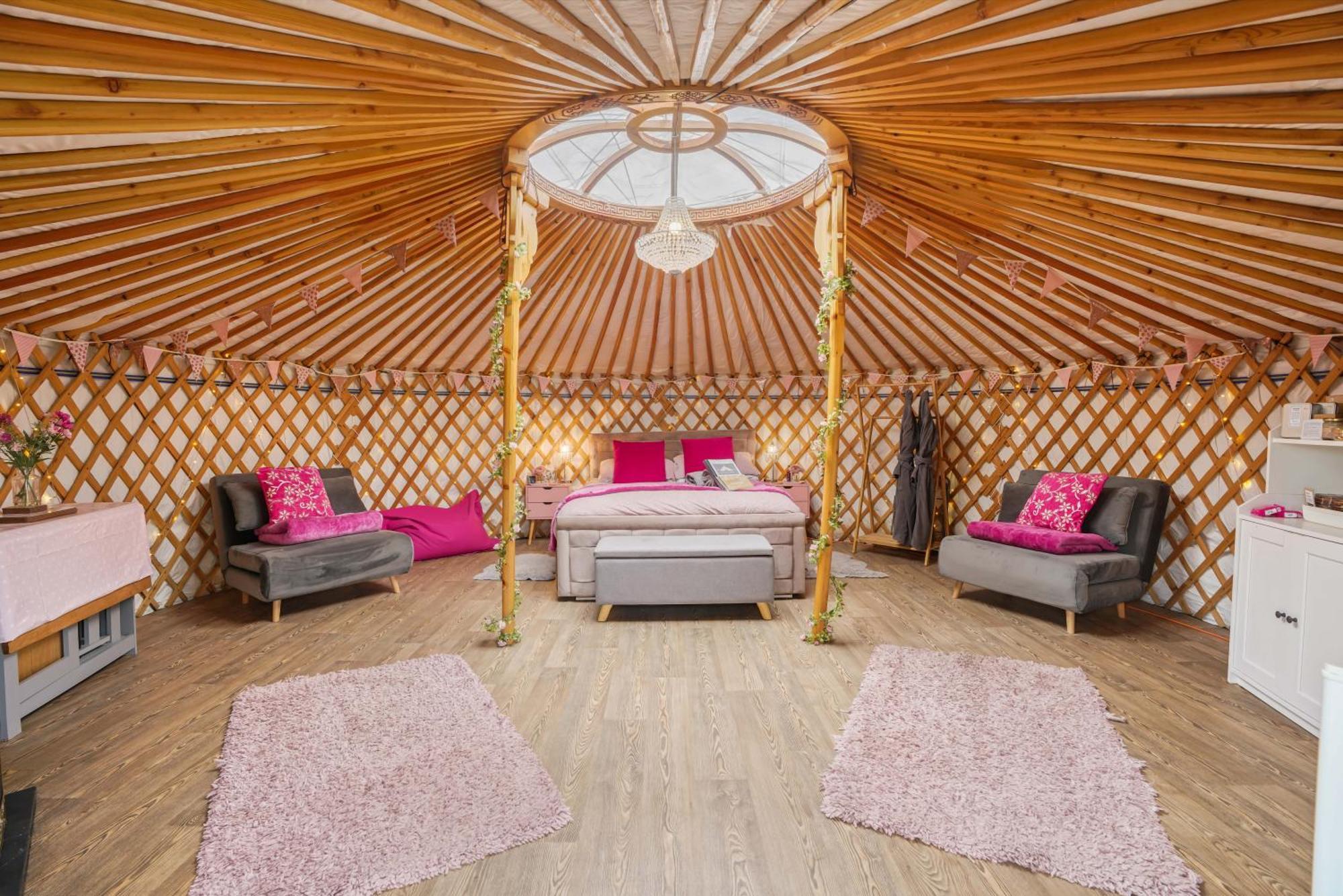 Отель Glamp And Tipple Ltd Great Ellingham Экстерьер фото