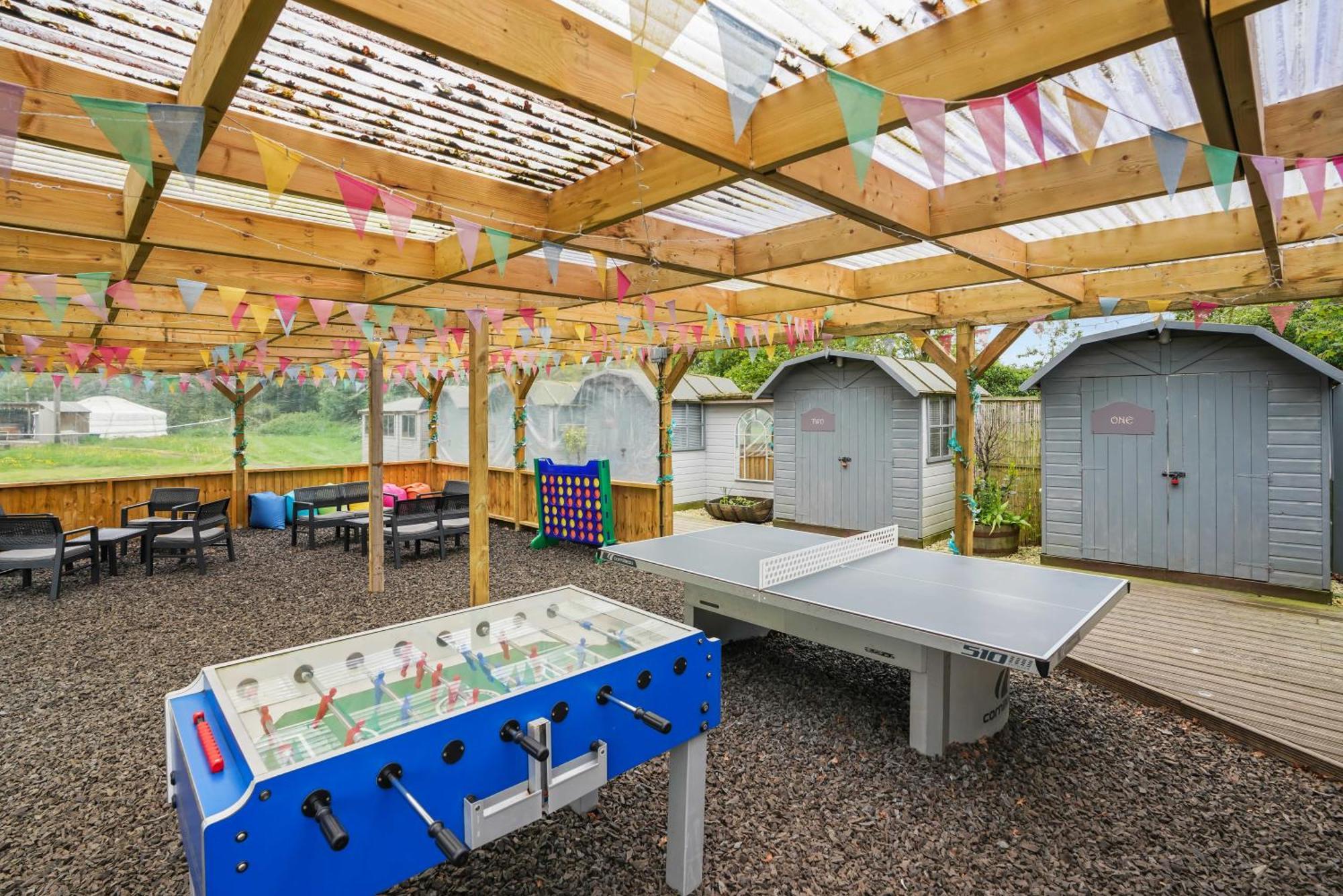 Отель Glamp And Tipple Ltd Great Ellingham Экстерьер фото